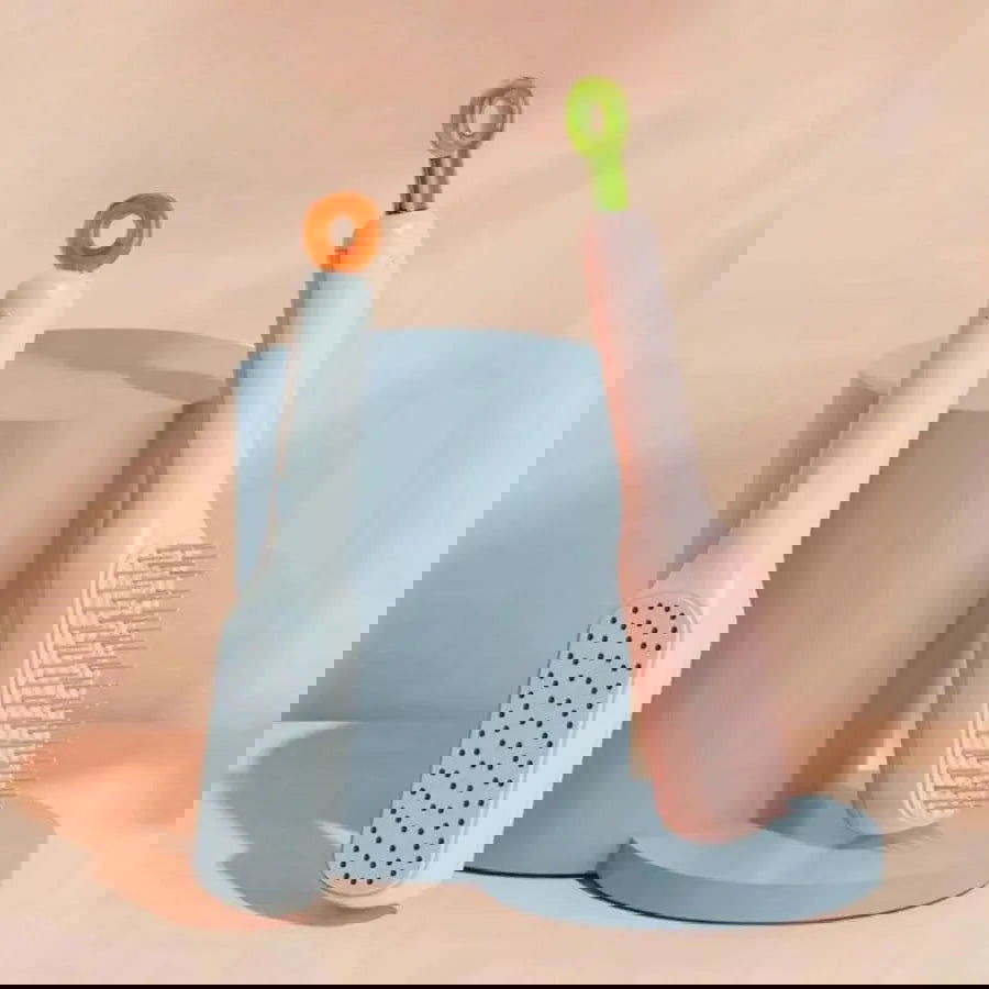 Self-cleaning Anti-static Massage Comb for Adults and Kids - 